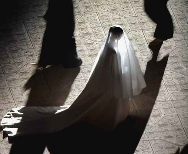 Kim se vestiu de noiva para aparecer na audição de Donda (Foto: Reprodução / Instagram)