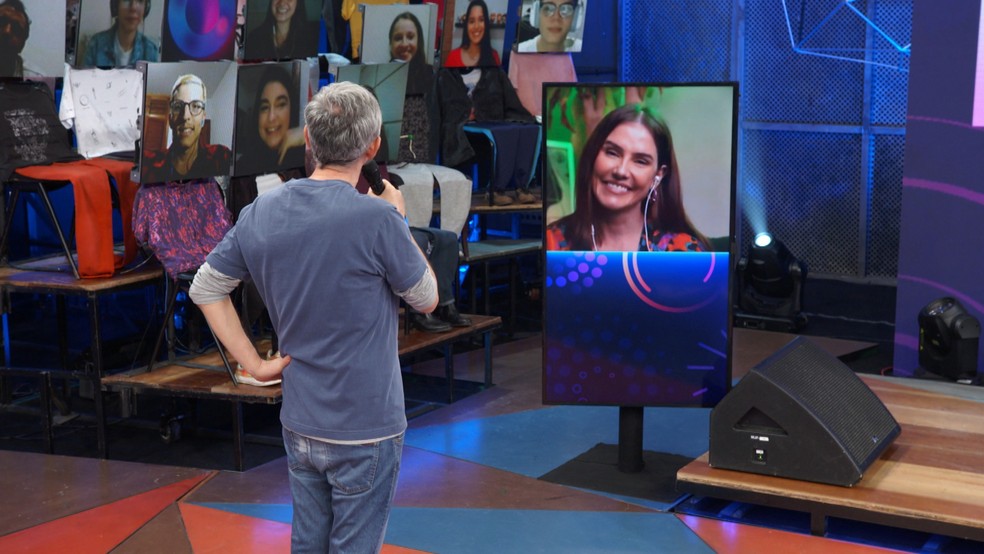 Deborah Secco conversa com Serginho Groisman — Foto: Globo
