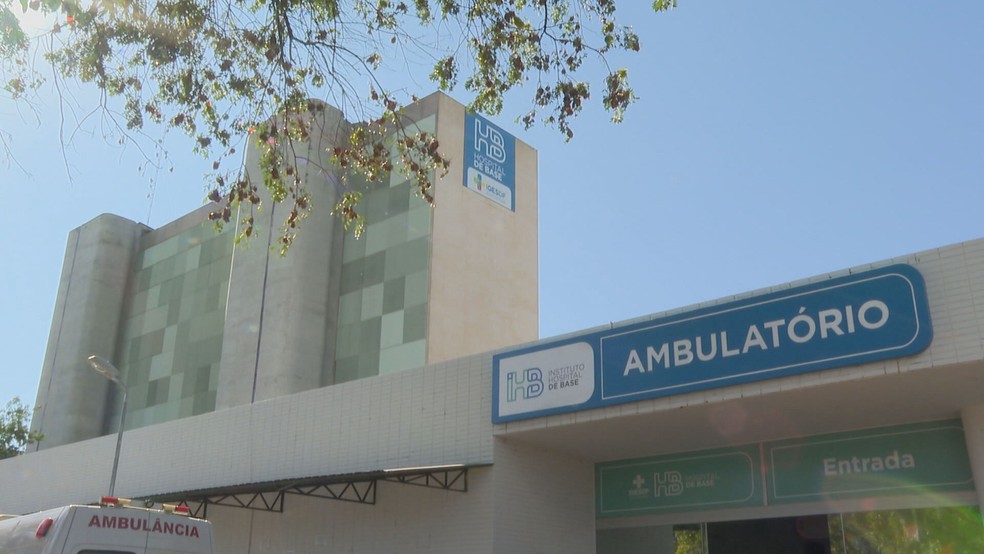 Fachada do ambulatório do Hospital de Base do DF — Foto: TV Globo/Reprodução