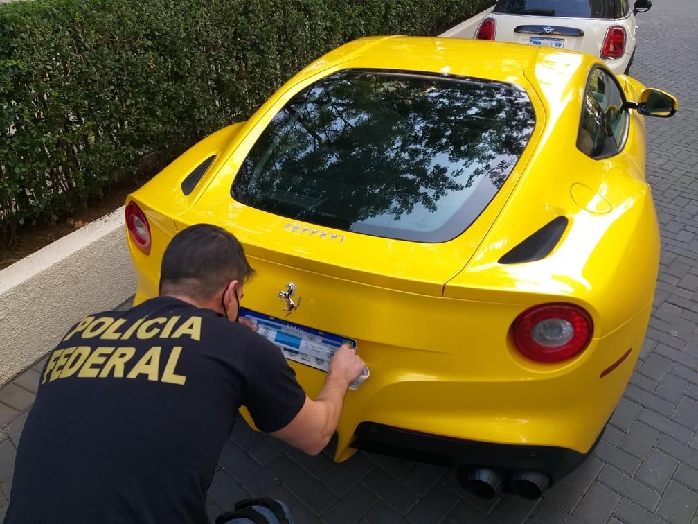 Entre os carros apreendidos na Operação Black Flag, está uma Ferrari — Foto: Divulgação/Polícia Federal