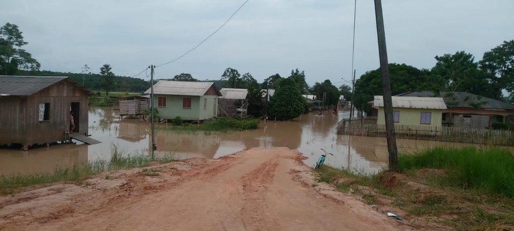 Rio Tarauacá segue acima da cota de transbordo — Foto: Arquivo/Corpo de Bombeiros