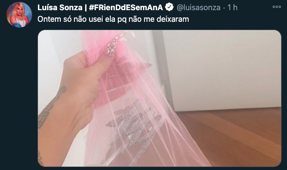 Luísa Sonza lamenta não ter usado sandália icônica em evento (Foto: Reprodução/Twitter)