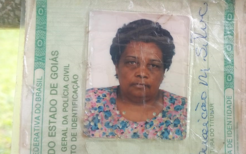 Imagem da carteira de identidade da idosa Maria da ConceiÃ§Ã£o Macedo Silva, que morreu apÃ³s vacinaÃ§Ã£o contra H1N1, em GoiÃ¢nia, GoiÃ¡s (Foto: Vantuir Oliveira/TV Anhanguera)