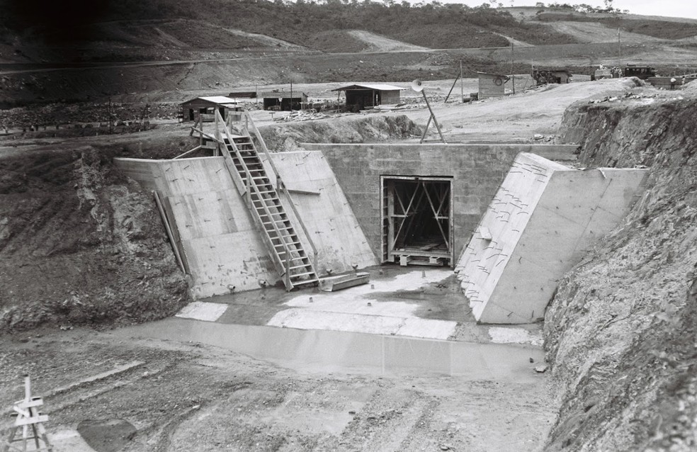 Construção das comportas do Lago Paranoá — Foto: Arquivo Público-DF/Divulgação