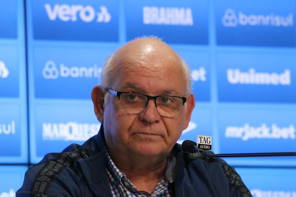 Romildo Bolzan, presidente do Grêmio, em entrevista coletiva na Arena — Foto: João Victor Teixeira/ge.globo