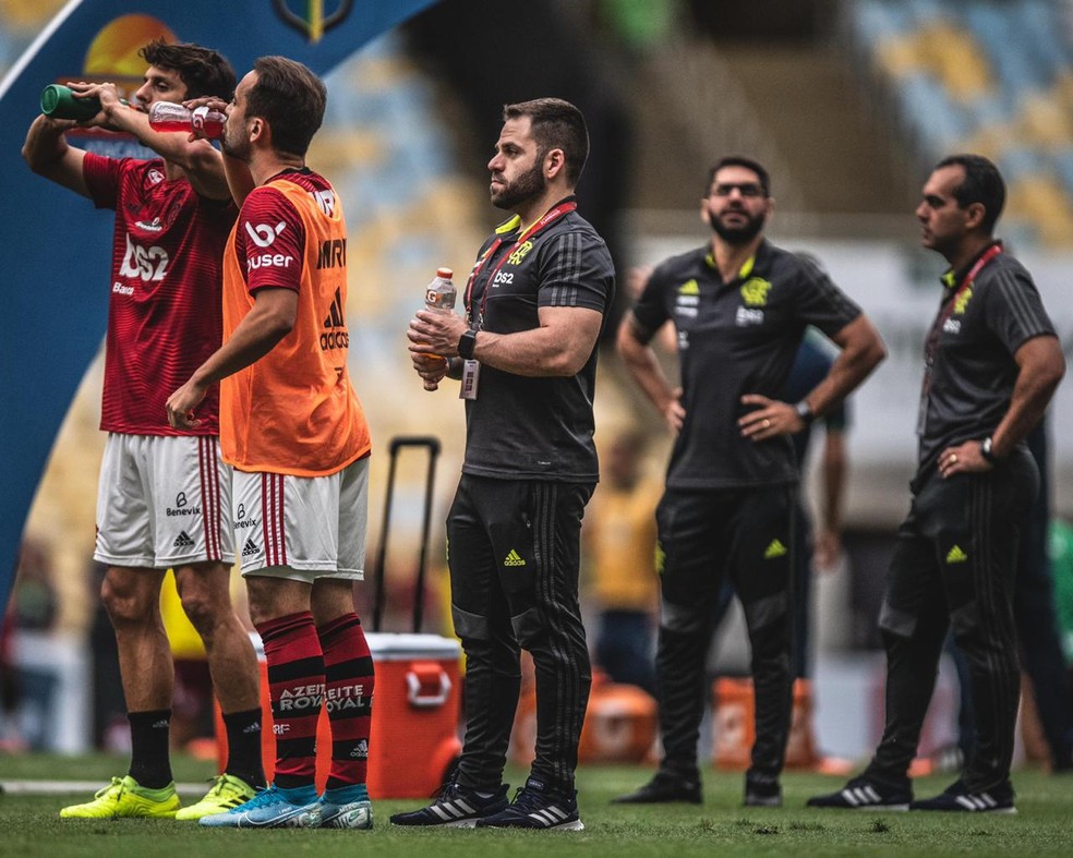 Nutricionista é responsável por hidratação do elenco do Flamengo — Foto: Pedro Martins / Foto FC