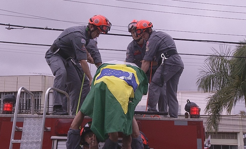 Tenente Felipe Atanázio foi enterrado em Bauru — Foto: Reprodução/TV TEM