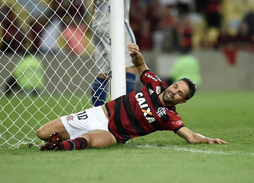 Diego em gol perdido pelo Flamengo no primeiro tempo (Foto: Andr&eacute; Dur&atilde;o/GloboEsporte.com)