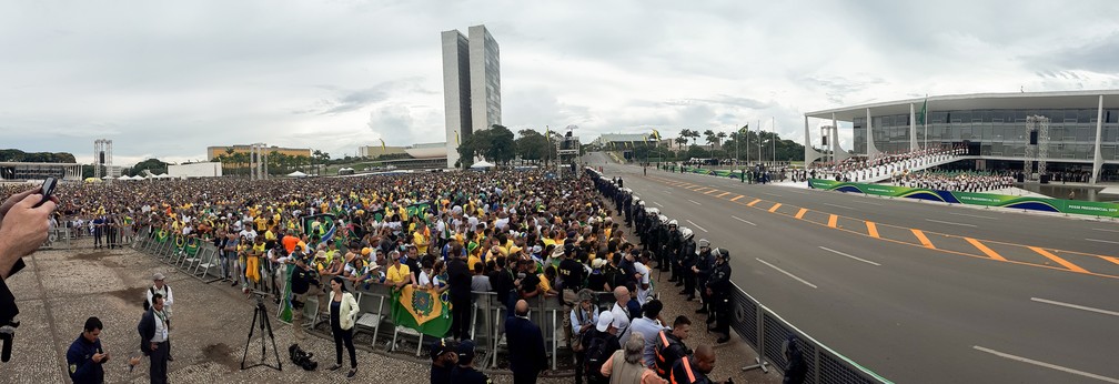 Público acompanha cerimônia de posse de Jair Bolsonaro — Foto: Fábio Tito/G1