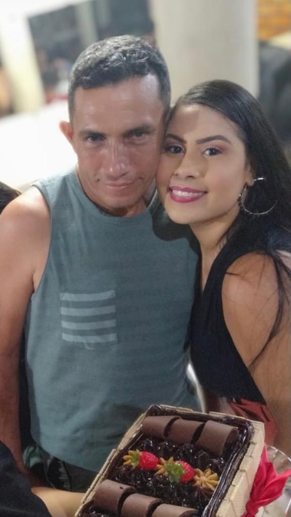 Carla Beatriz de Oliveira e o tio Antônio Bernadino de Oliveira, assassinado por policial militar em Teresina — Foto: Arquivo Pessoal