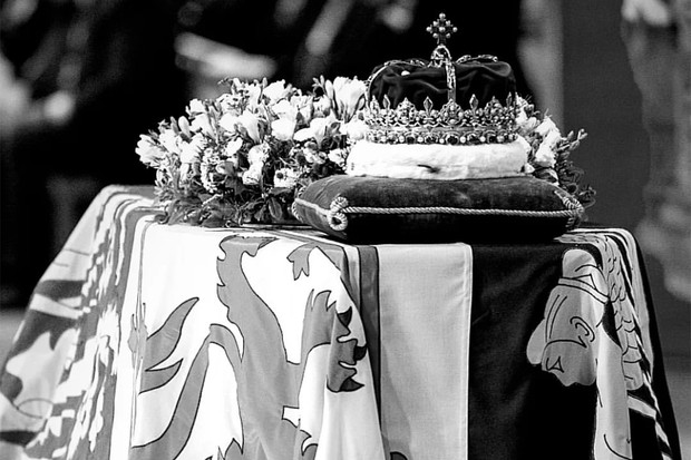 Caixão com o corpo da Rainha Elizabeth II chega à Catedral de St. Giles (Foto: Reprodução / Instagram The Royal Family)