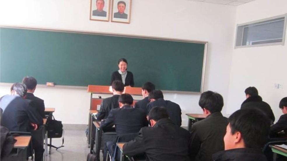 Suki Kim tinha cerca de 50 alunos em uma sala de aula no curso de inglês (Foto: Cortesia Suki Kim)