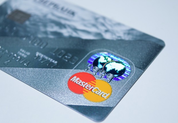 Cartão de crédito da Mastercard poderá ter nome escolhido por clientes transgêneros (Foto: Reprodução/Pexel)