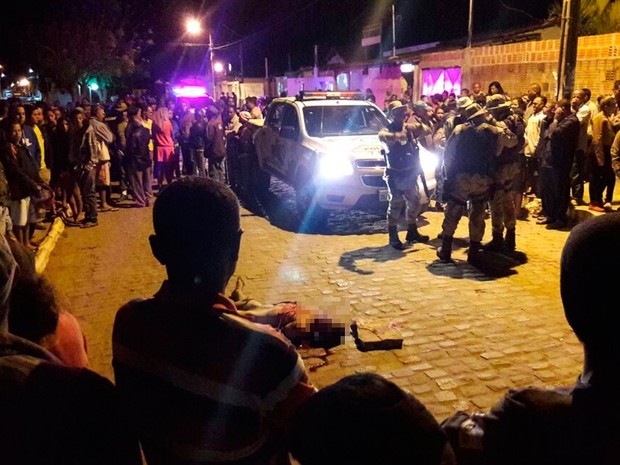 Suspeito de assalto foi linchado em MOrro do Chapéu, Bahia (Foto: João Paulo Barbosa/ Augusto Urgente)