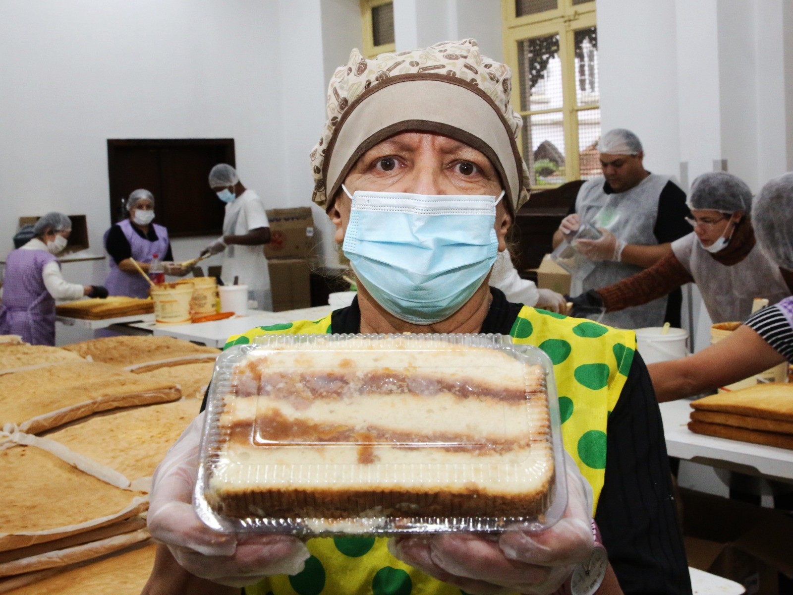 Paróquia vende 22 toneladas do bolo de Santo Antônio em Curitiba: conheça a tradição de fé que completa 29 anos