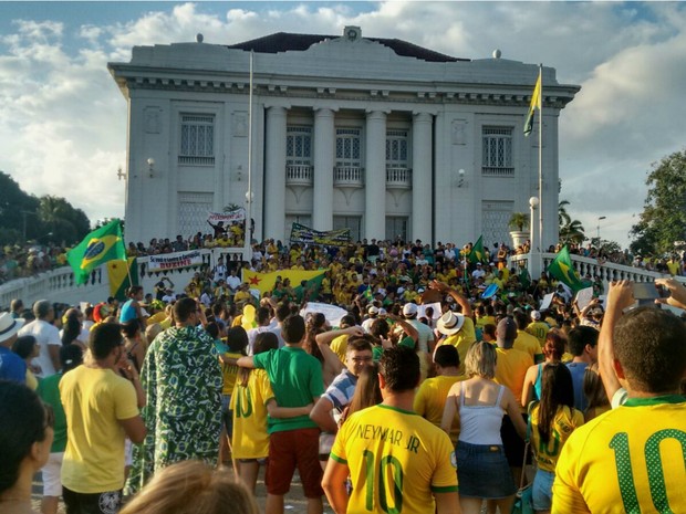 Organização estima cerca de seis mil pessoas em protesto contra governo em Rio Branco (AC) (Foto: Quésia Melo/G1)