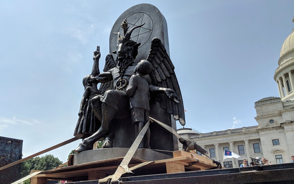 Satanistas Instalam Estatua De Criatura Com Cabeca De Bode Em Protesto Por Liberdade Religiosa No Arkansas Mundo G1 Eu quero beleza eu quero beleza. satanistas instalam estatua de criatura
