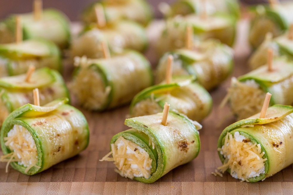 Rolinho De Abobrinha Com Batata Palha