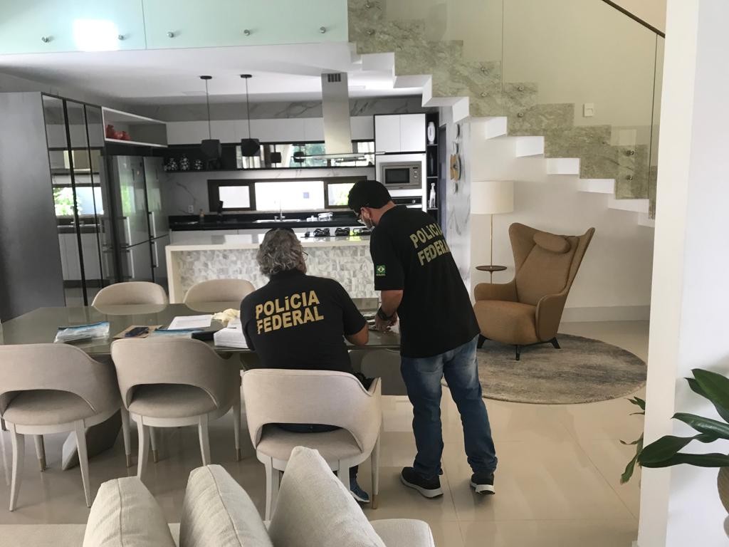 Empresário suspeito de envolvimento na apreensão de 1 tonelada de cocaína é preso em condomínio de luxo no Ceará