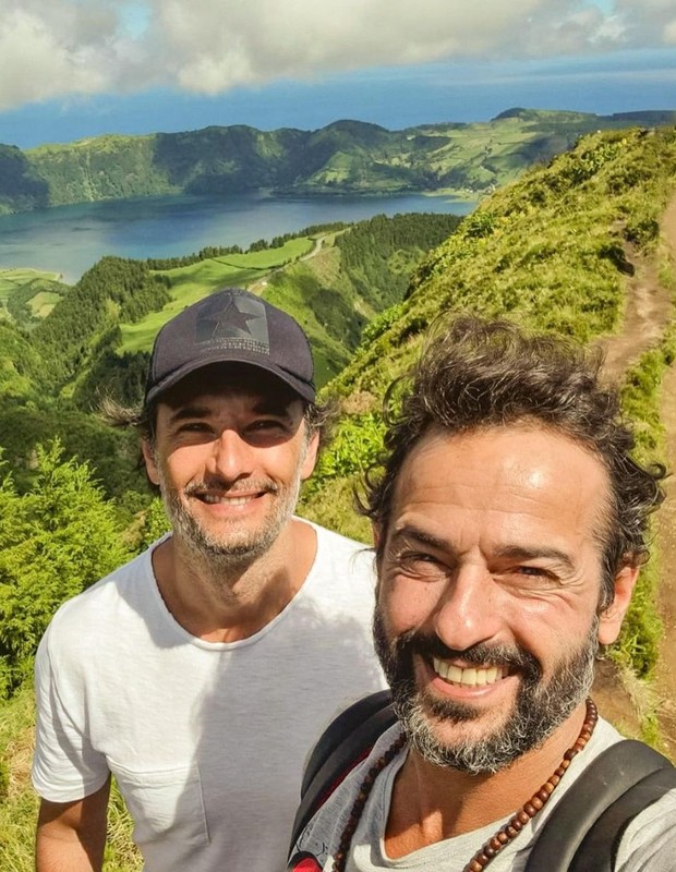 Rodrigo Santoro e Gonçalo Diniz curtem ilha portuguesa (Foto: Reprodução/Instagram)
