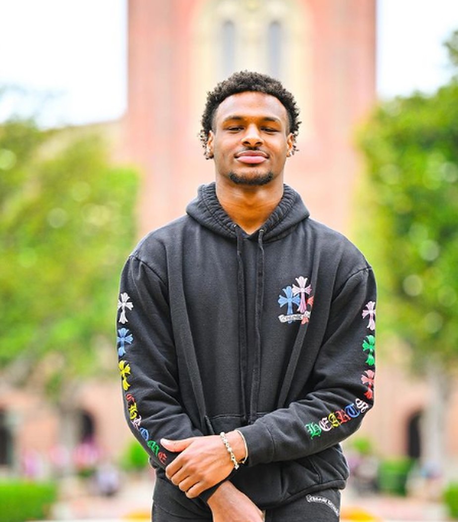 Bronny James, filho de LeBron James, precisou ser levado para hospital