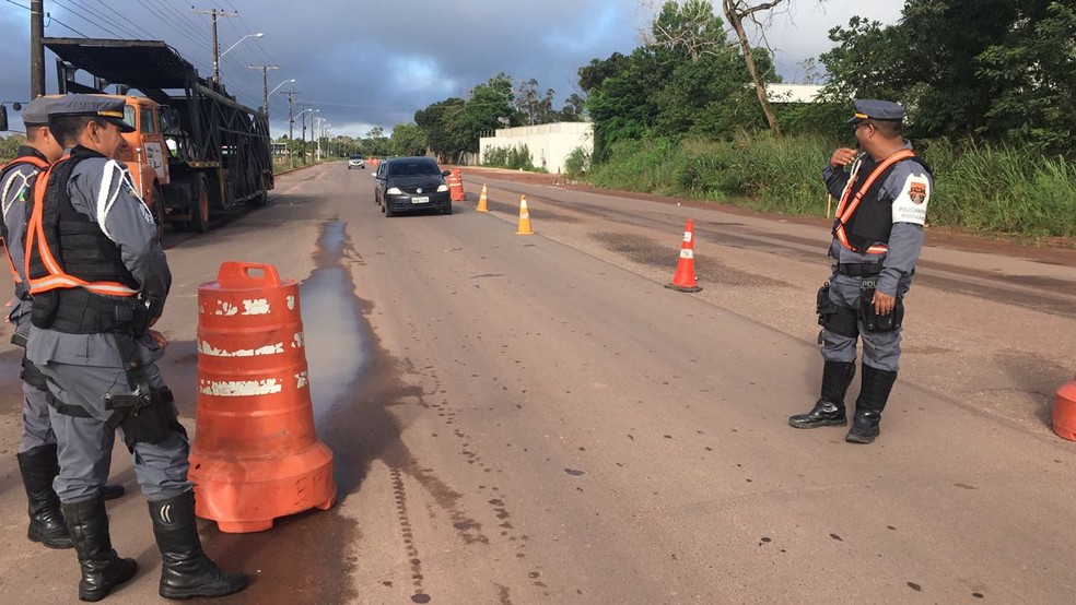 Resultado de imagem para TRANSITO NA BR 156 - AMAPÃ - NOS FERIADOS