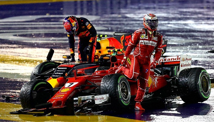Max Verstappen e Kimi Raikkonen após o acidente na largada em Cingapura