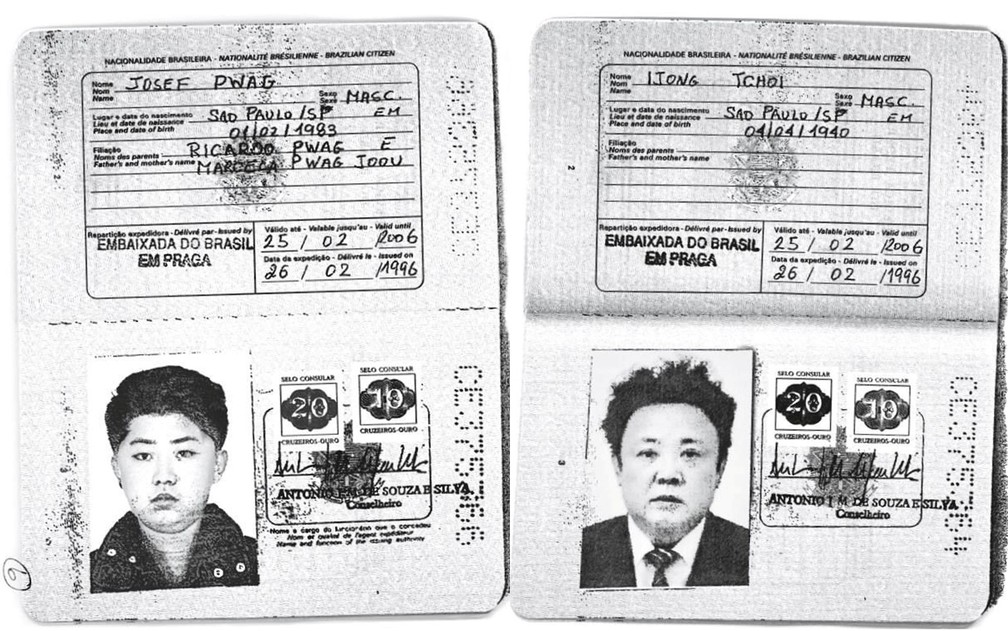 Cópias obtidas pela agência Reuters mostram passaportes brasileiros com as fotos de Kim Jong-un, líder da Coreia do Norte, e Kim Jong-il, seu pai e ex-líder do país (Foto: Handout via Reuters)