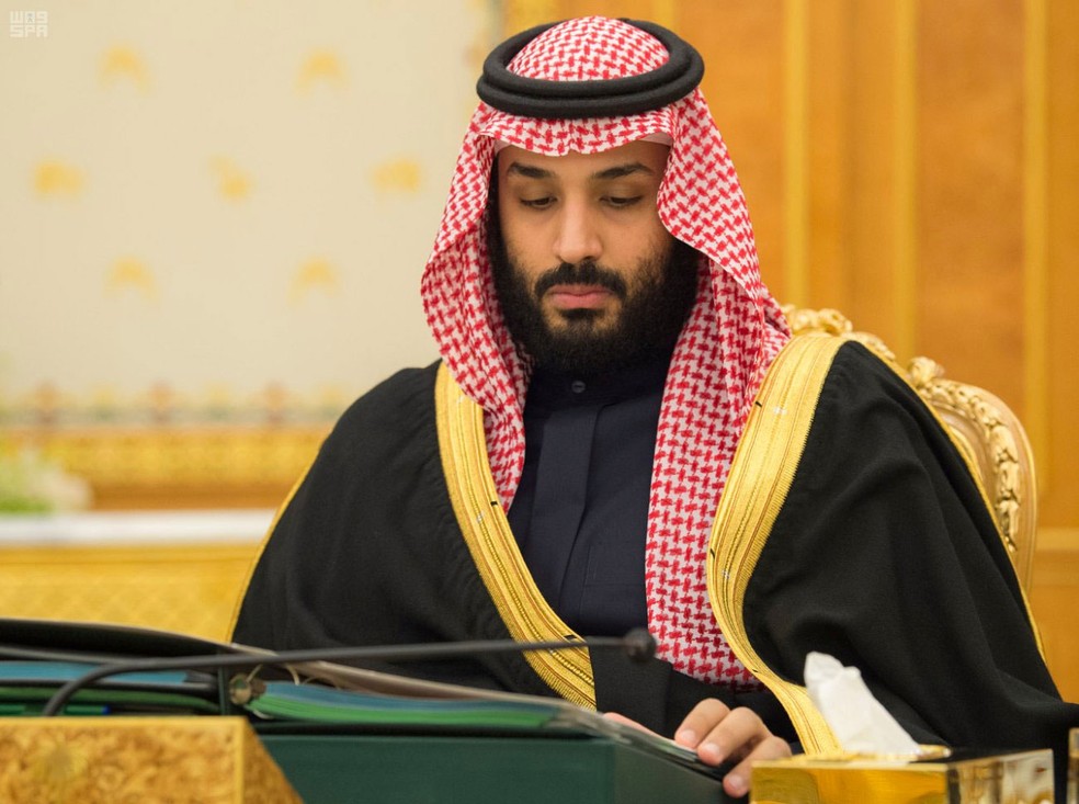Príncipe da Arábia Saudita, Mohammed bin Salman, aguarda reunião de gabinete em 5 de dezembro   (Foto: Saudi Press Agency/ Reuters )