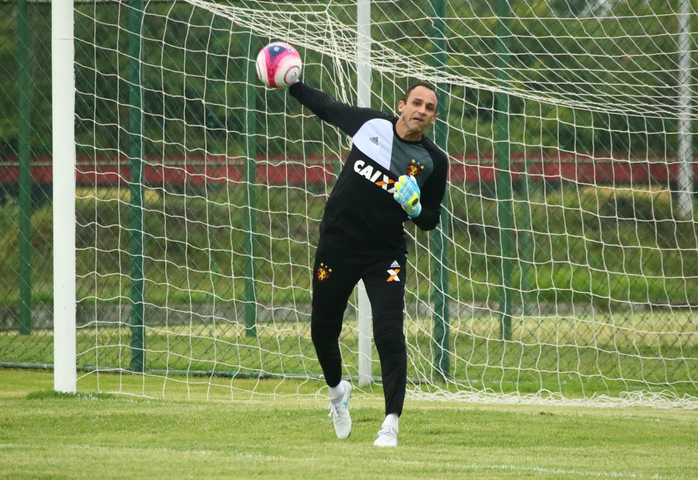 Magrão pediu dispensa da partida contra América-PE e reaparece no Sport (Foto: Williams Aguiar / Sport)