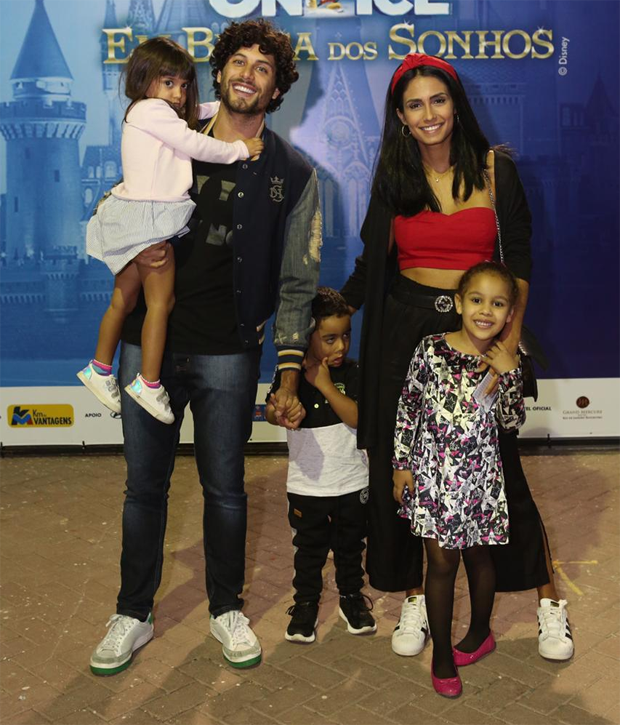 Jesus Luz, Carol Ramiro, Luna e Benjamin Luz e filha Malena (Foto: Reginaldo Teixeira/ CS Eventos)