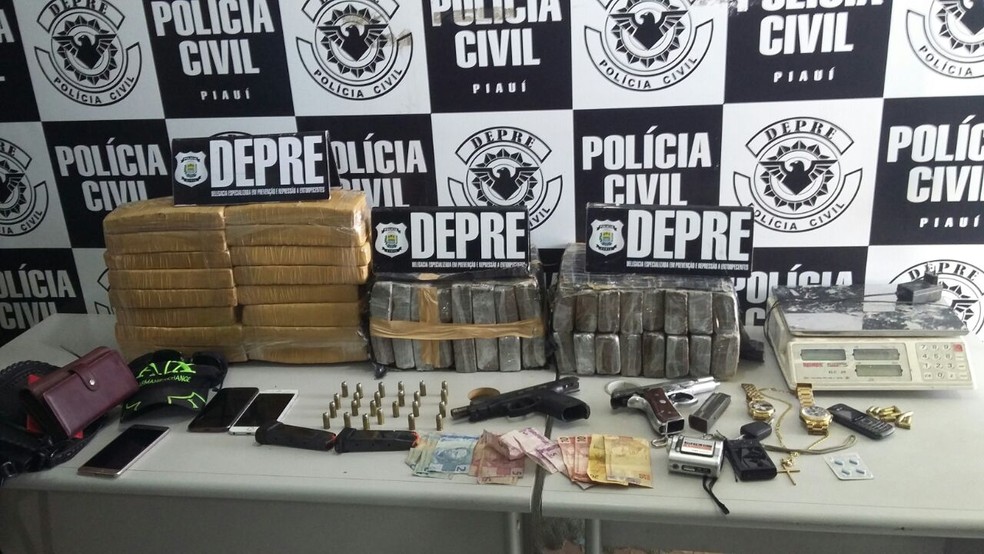 Polícial Militar foi preso com 64 tabletes de maconha em Teresina (Foto: Divulgação / Polícia Civil)
