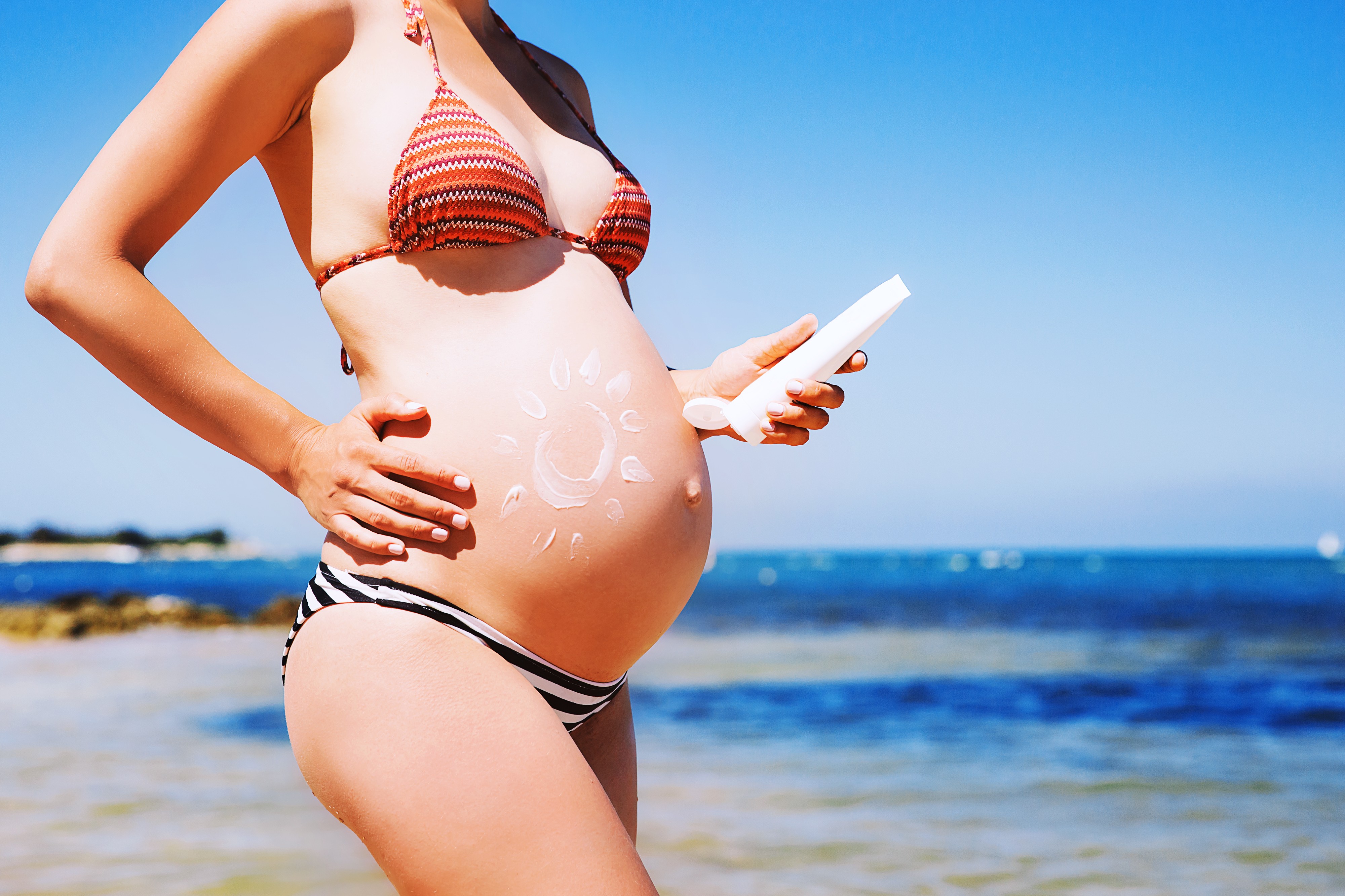 Estou grávida. Preciso trocar meu protetor solar? (Foto: Getty Images)