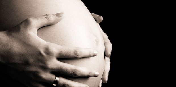 Barriga de mulher grávida (Foto: Shutterstock)