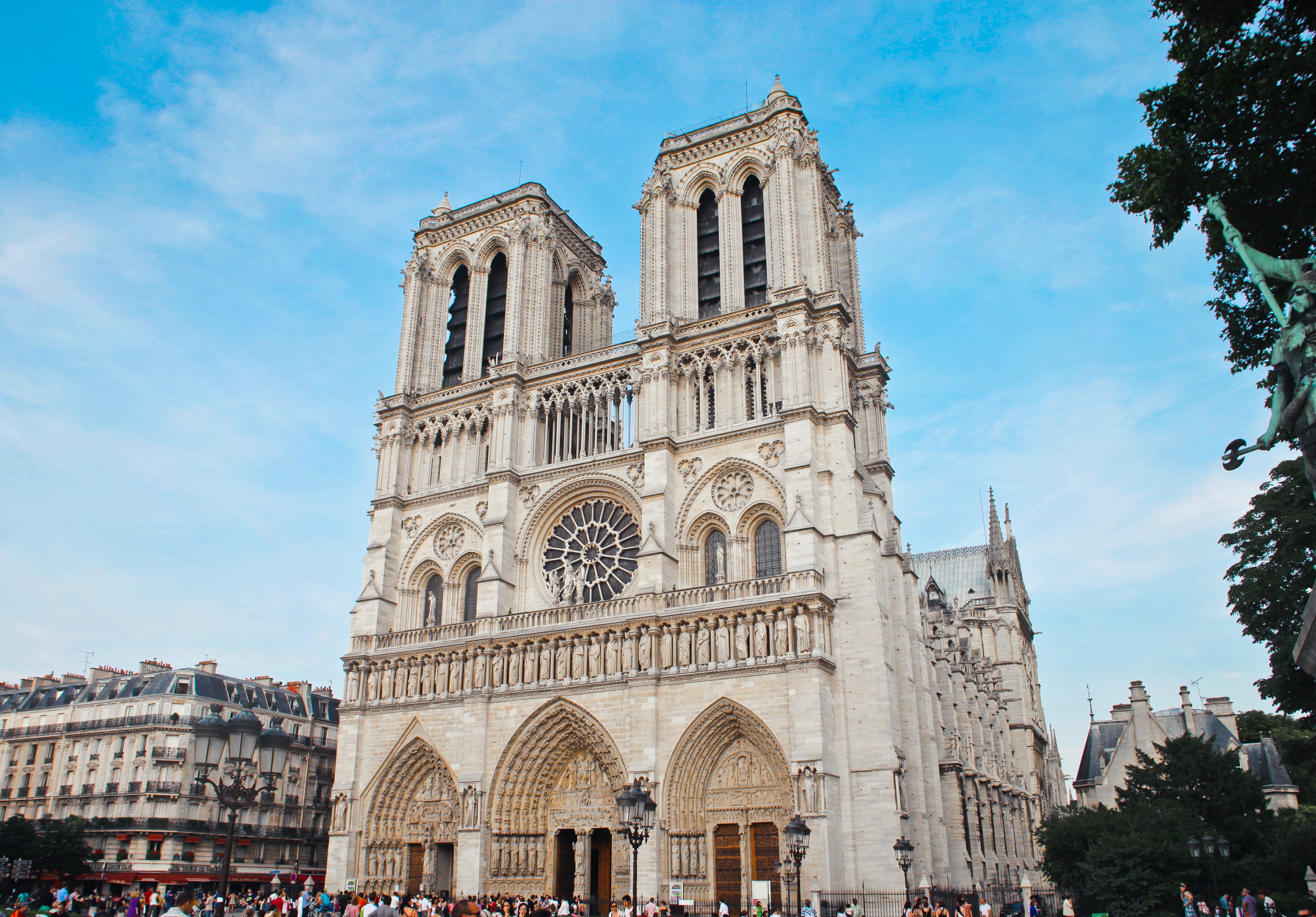 A Catedral de Notre Dame, localizada à frente do marco zero de Paris, foi vítima de um incêndio em abril de 2019 (Foto: Pexels / Adrienn / CreativeCommons)
