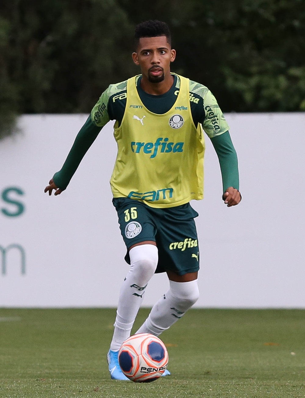 Barcelona anuncia contratação de Matheus Fernandes, do Palmeiras; multa rescisória é de R$ 1,4 bilhão