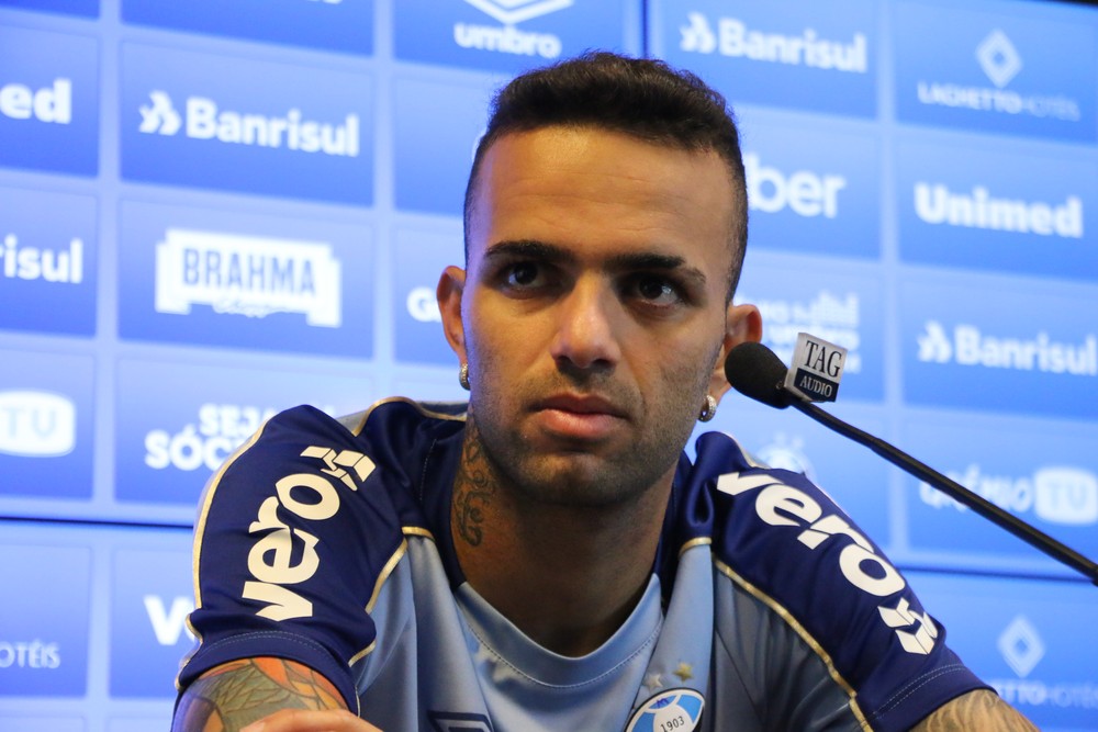 Corinthians mantém conversas por Luan, mas Grêmio exige receber dinheiro pelo atacante; veja o valor