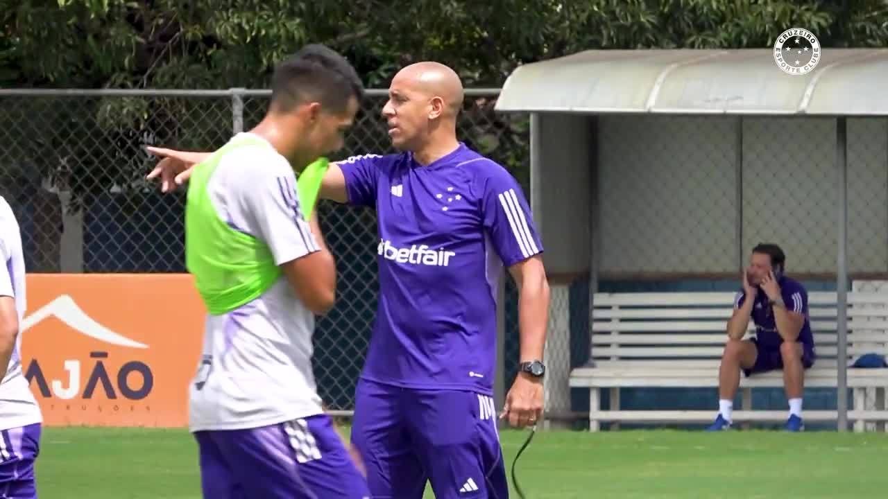 Primeiro treino de Pepa no Cruzeiro é marcado por intensidade