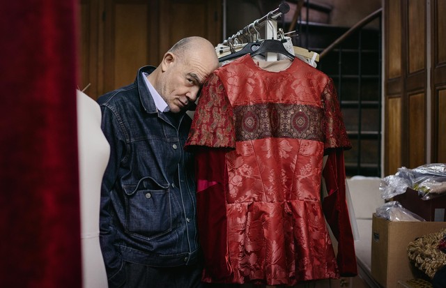 Christian Lacroix backstage at the Paris Opéra (Foto: ANN RAY)
