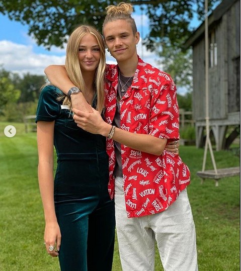 O jovem Romeo Beckham com a namorada modelo Mia Regan (Foto: Instagram)