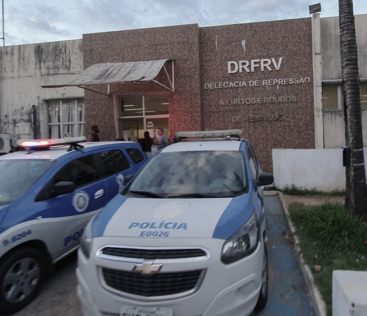 Homem é baleado durante assalto em Salvador; carro da vítima foi levado por criminoso