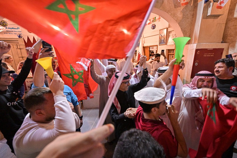 Festa marroquina em Doha após a vitória de Marrocos sobre Portugal