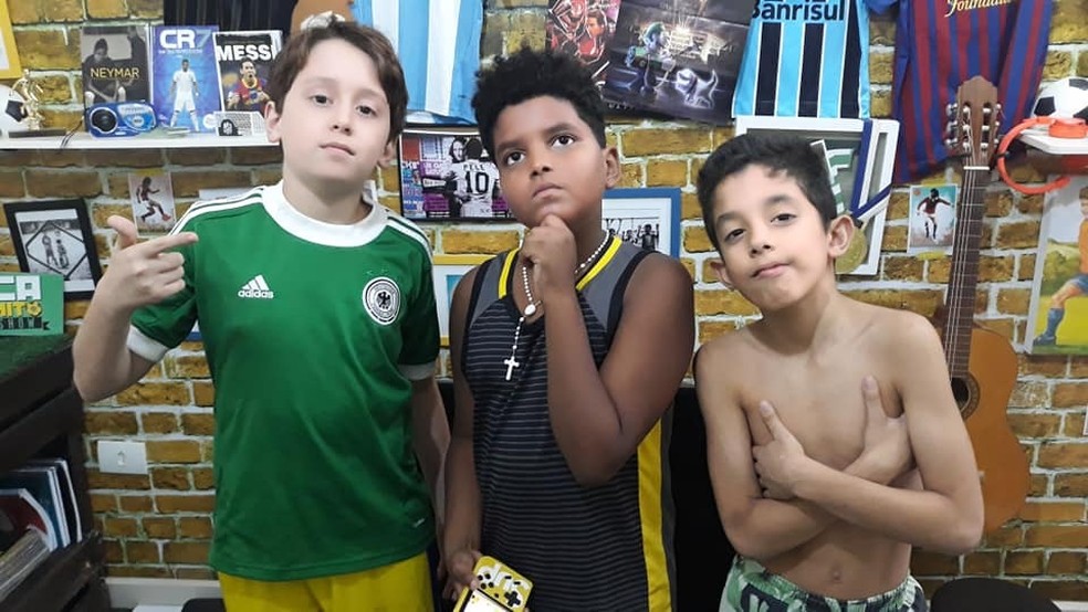 Rappers mirins cantam sobre a juventude em uma comunidade de Cubatão (SP). — Foto: Arquivo pessoal/Joaquim Eduardo Teixeira