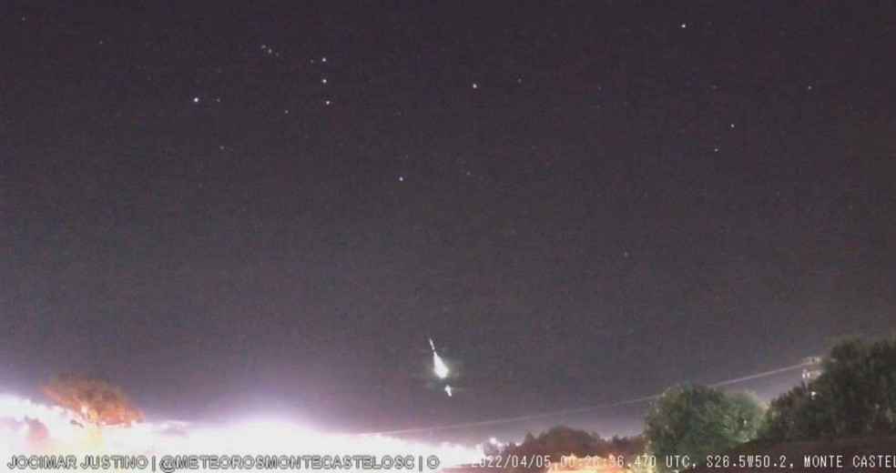 Queda de meteoro é registrada por estação de monitoramento no Paraná — Foto: Bramon e Clima ao Vivo