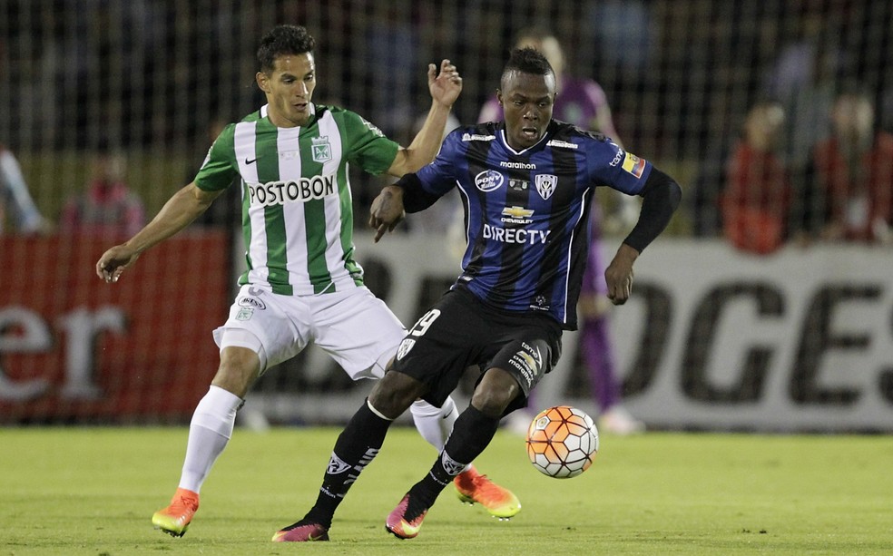 José Angulo, em ação pelo Independiente del Valle na final da Libertadores de 2016 (Foto: EFE)