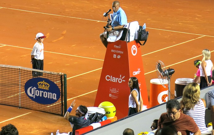 Fognini reclama com o árbitro Tênis (Foto: Thiago Quintella)