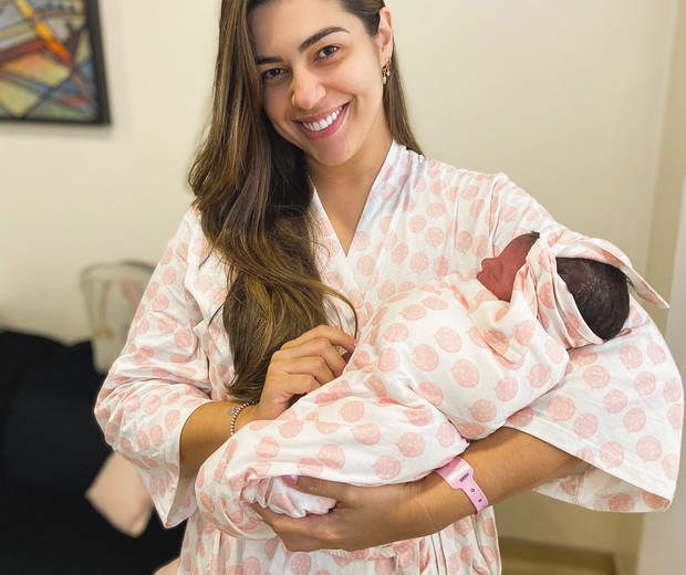 Vivian Amorim posa com a filha Malu (Foto: Instagram/Reprodução)