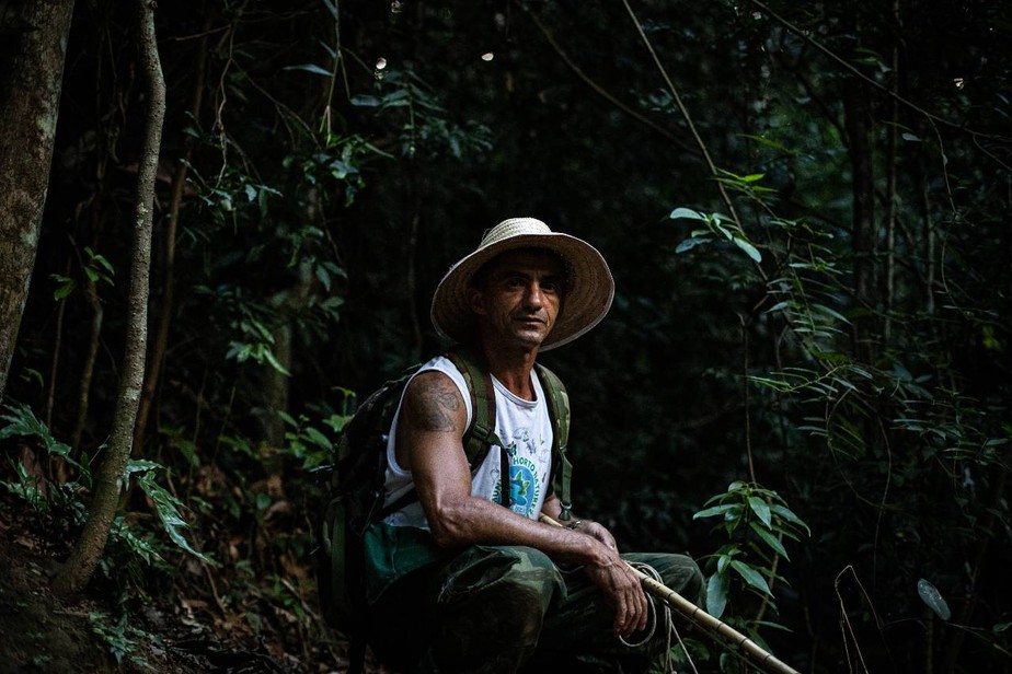 Roberto Fonseca é conhecido no Horto, bairro da Zona Sul do Rio, por resgatar cobras que vão parar nas casas da vizinhança e devolvê-las à floresta