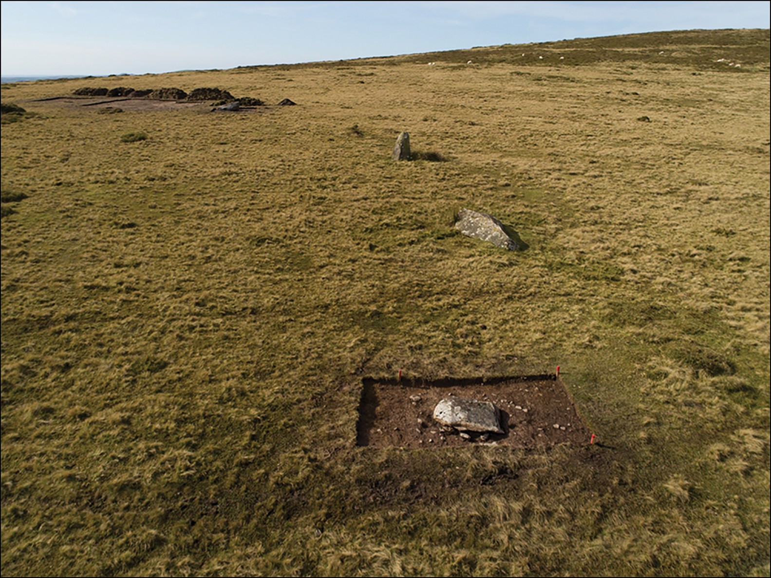 Rastros de pedras antigas mostram local onde poderia ter sido montado o 
