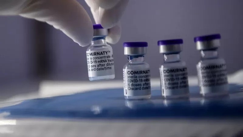 Já há ensaios clínicos em curso que usam a tecnologia de RNA para tratamento de outras doenças, além da covid-19 (Foto: Getty Images via BBC News Brasil)